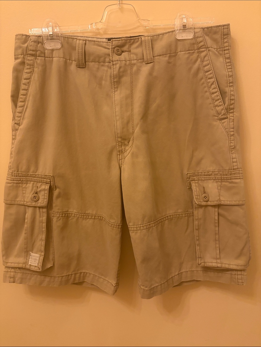 Levi’s Signature Men’s Tan Utility Style Cargo Shorts